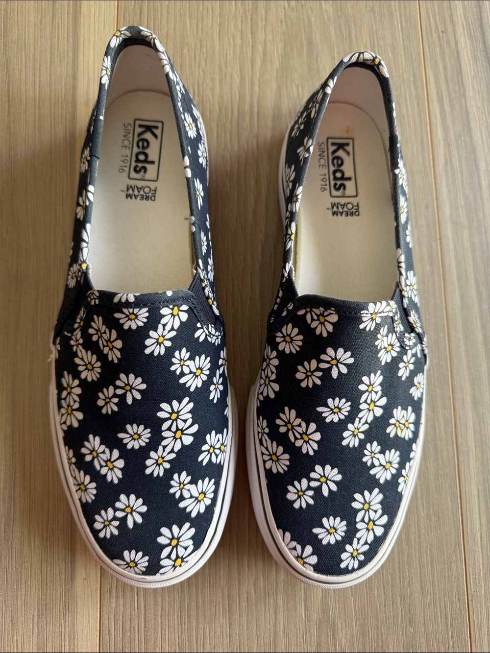 Keds Women's Navy Double Decker Daisy Print Canvas Sneakers Size 7